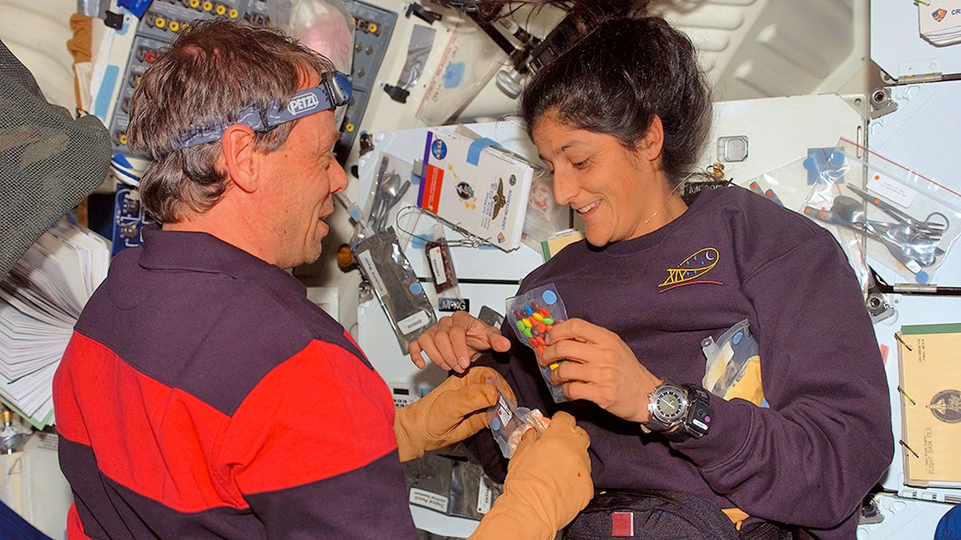 Cibo nello spazio. Dai cubetti dell'Apollo 13 ai legumi Slow Food di Samantha Cristoforetti