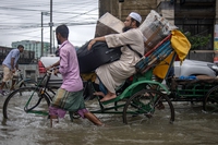 Le alluvioni in India e Bangladesh hanno sommerso oltre un milione di case