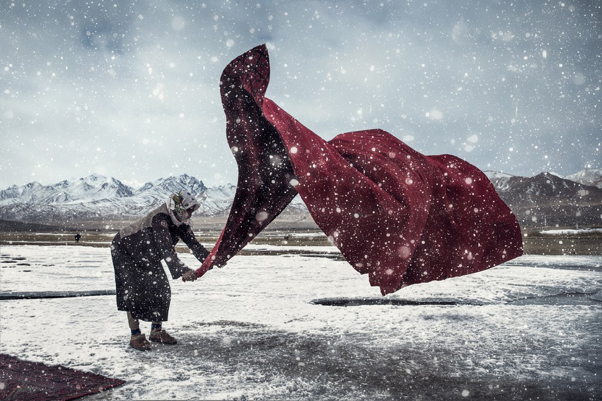 Working in the wind and snow, Zhou Jianguang – Sony World Photography Awards 2018