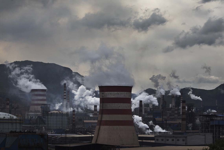 Acciaieria, Hebei, Cina, giugno 2017. Foto di Kevin Frayer/Getty Images