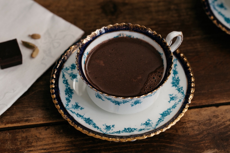 cioccolata calda aromatizzata al cardamomo