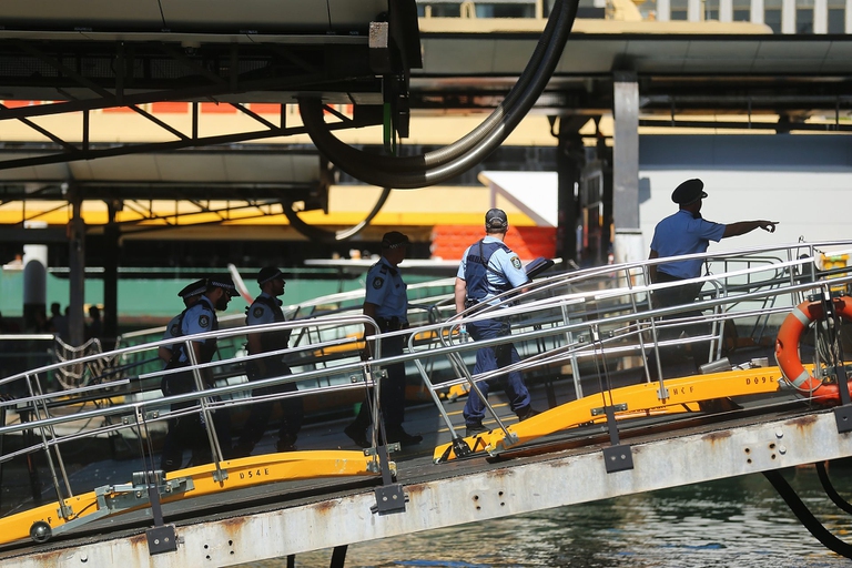polizia controllo porto