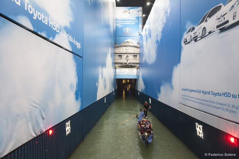 I contrasti nella fragile città di Venezia. Foto via Federico Sutera climate days
