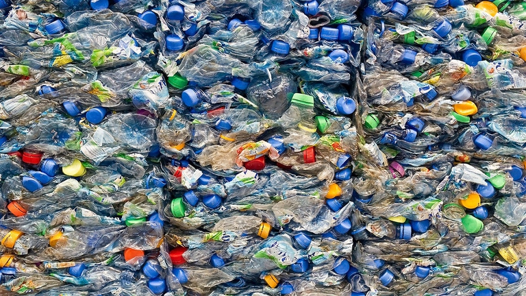 Riciclo bottiglie di plastica