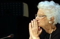 Perché Liliana Segre, senatrice a vita e sopravvissuta ad Auschwitz, vive sotto scorta