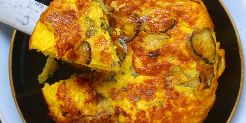 La ricetta della frittata alta con verdure, zafferano e olio essenziale di timo