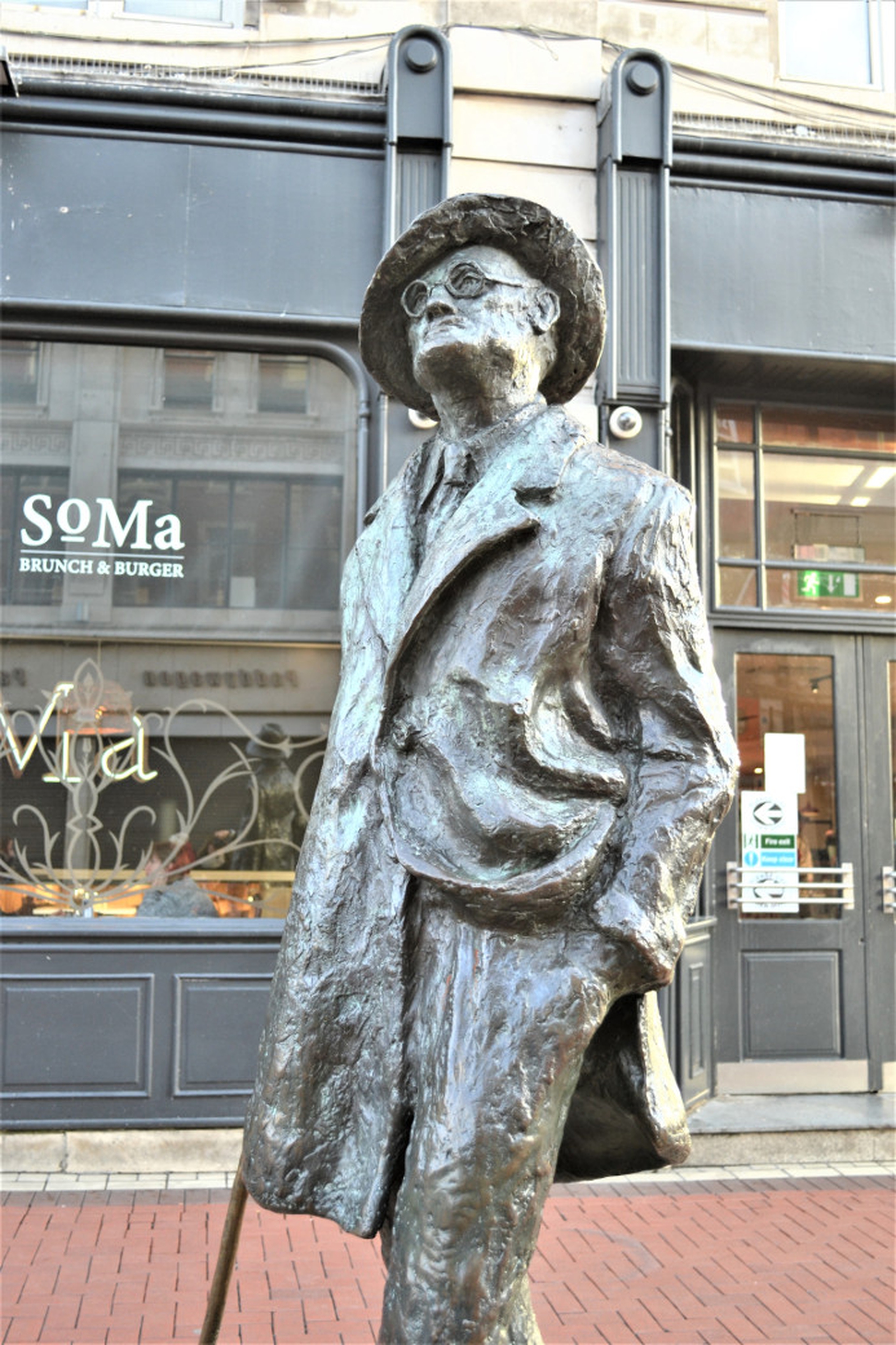 La statua di Joyce a Dublino si trova in Earl street