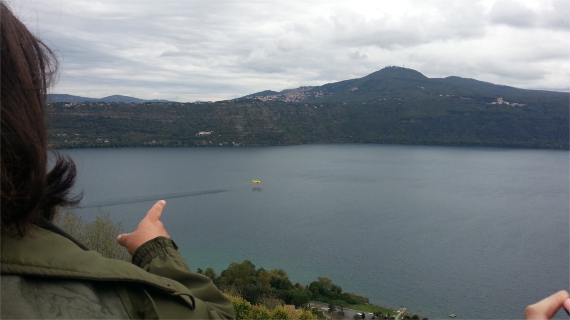Lago di Albano laziale (con canadair)