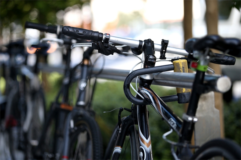 Bicicletta con lucchetto