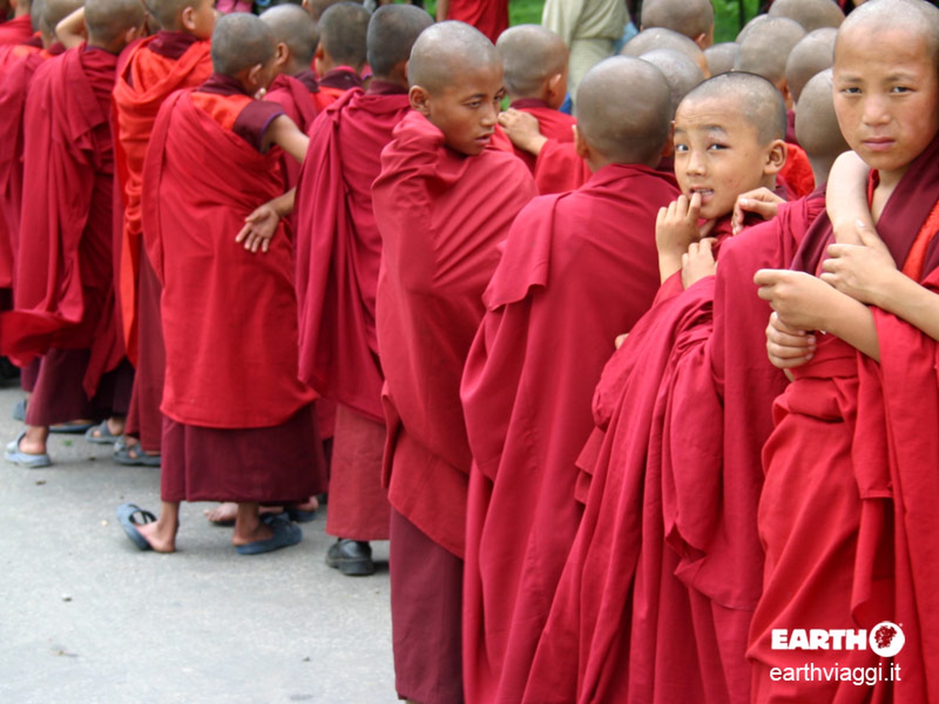 bhutan-monaci