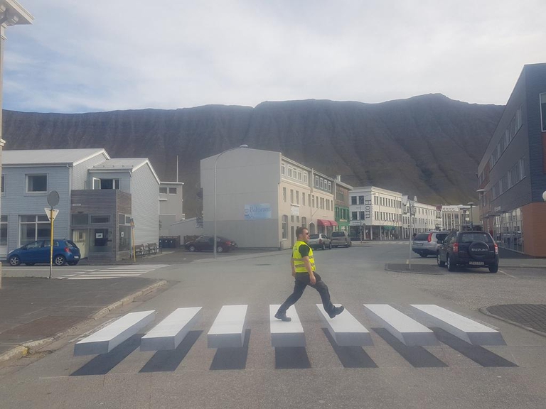 strisce pedonali tridimensionali islanda©Vegamálun