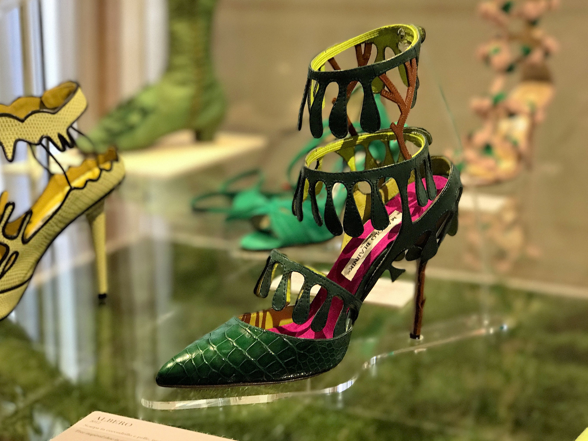 Manolo-Blahnik-2-albero