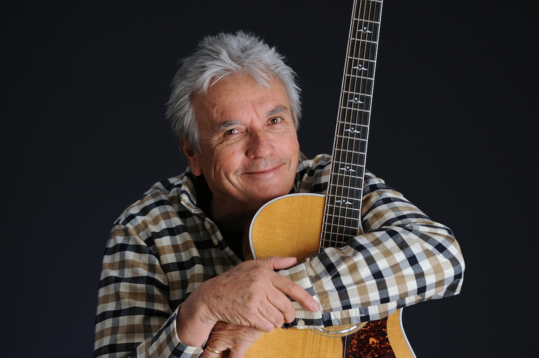 Rock Files Live! Jaime Michaels con la sua chitarra acustica.