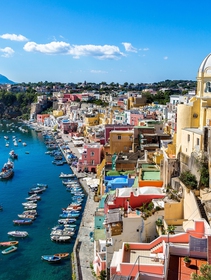 Procida sarà Capitale italiana della cultura 2022. Il suo slogan? La cultura non isola