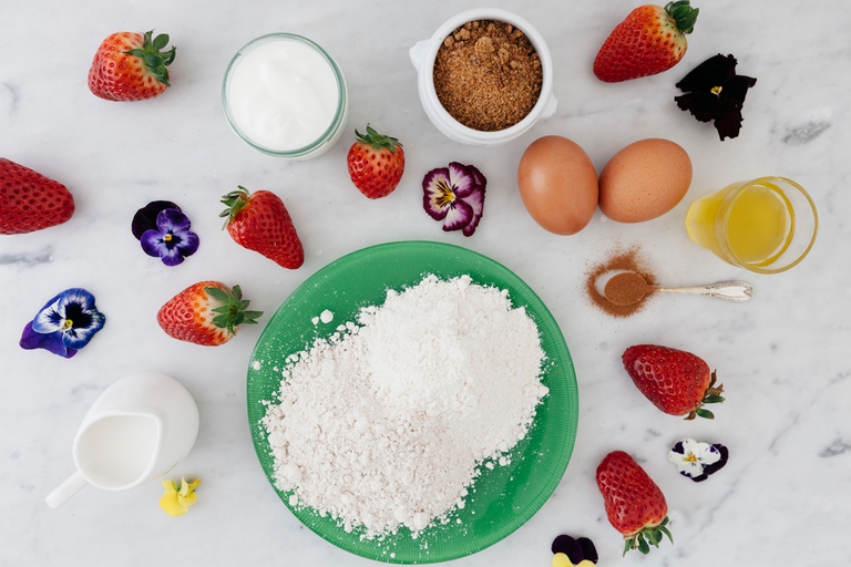 mille foglie con ripieno di fragole e yogurt