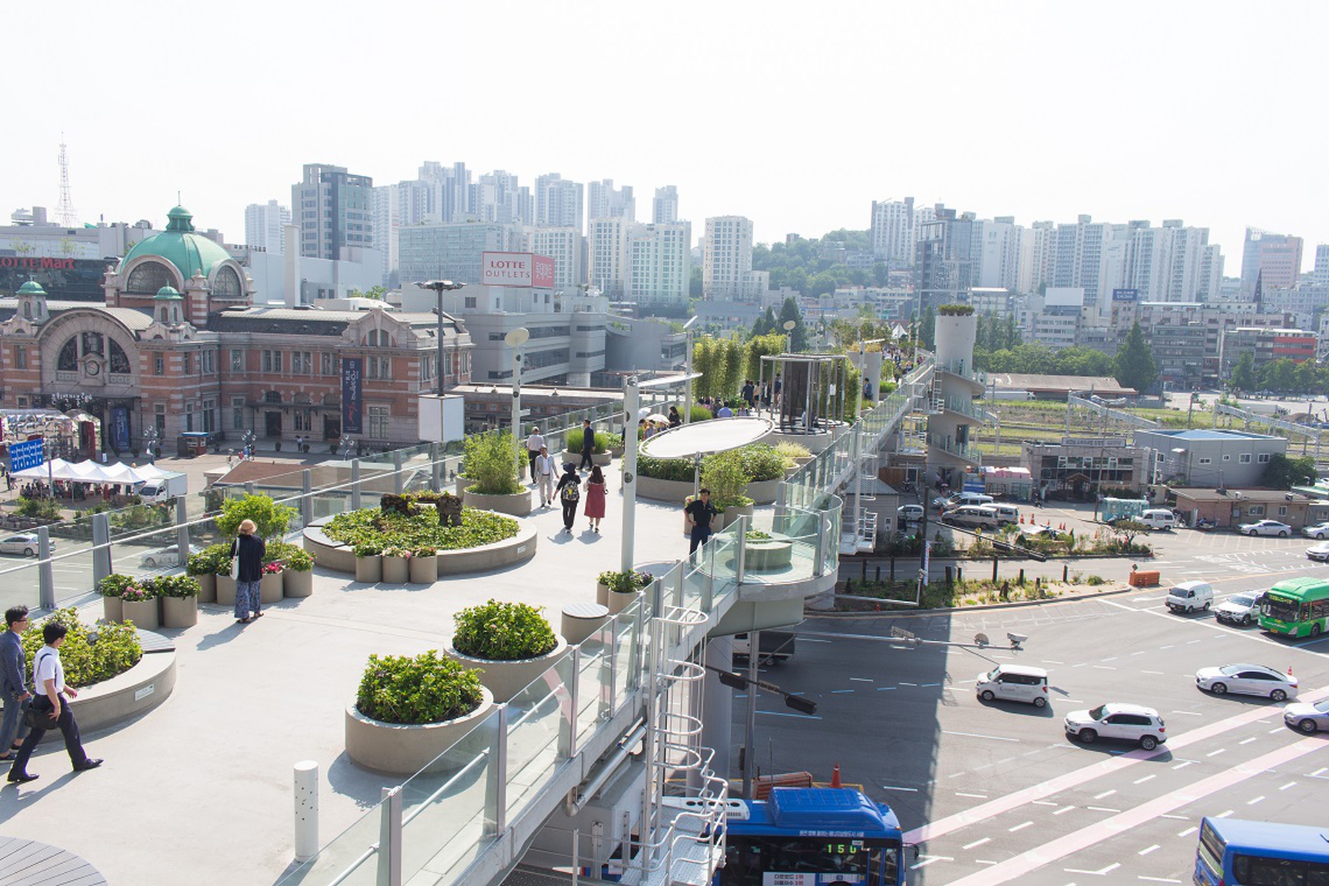 The newly opened walkway of Seoul