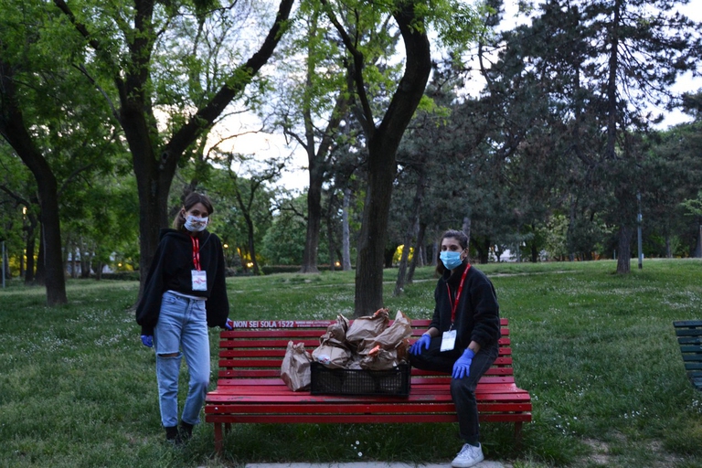 Il lockdown in Italia visto dagli occhi dei senza dimora e di chi li aiuta