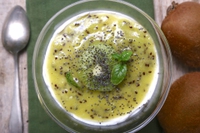 Crema di robiola e kiwi, binomio perfetto per un dolce dalla ricetta facile