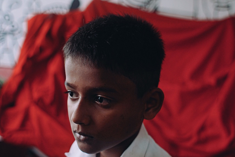 Un minore che lavora