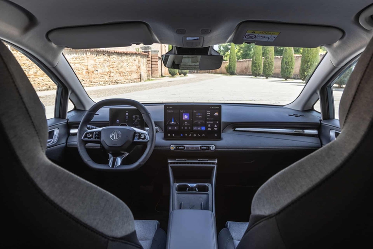 MG4 Urban, auto elettrica, test drive