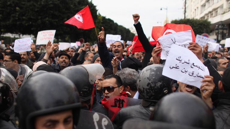 La Tunisia verso un regime iper-presidenziale