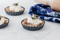 Crostatine con cipolle caramellate