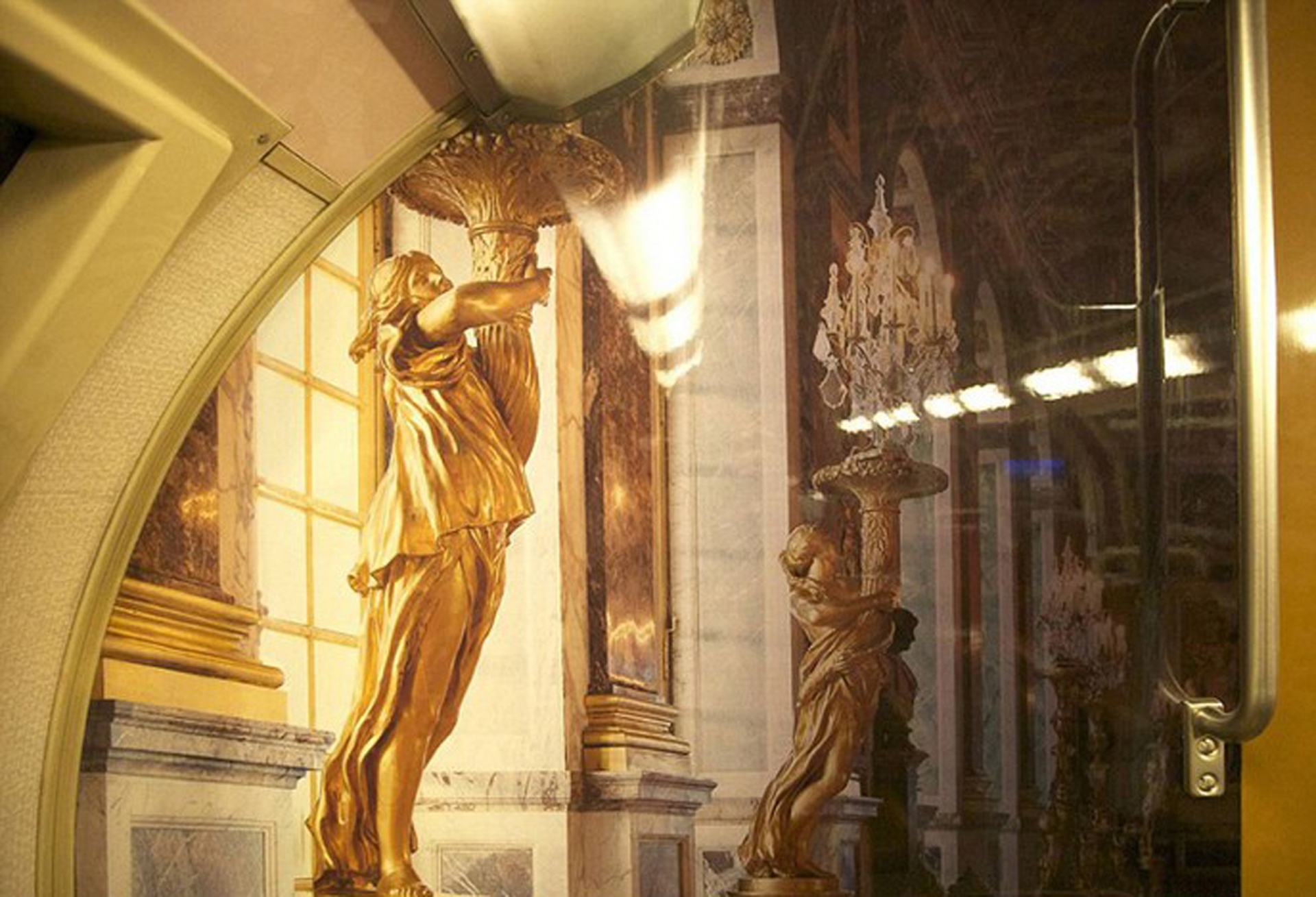 Il treno per Versailles trasformato in reggia