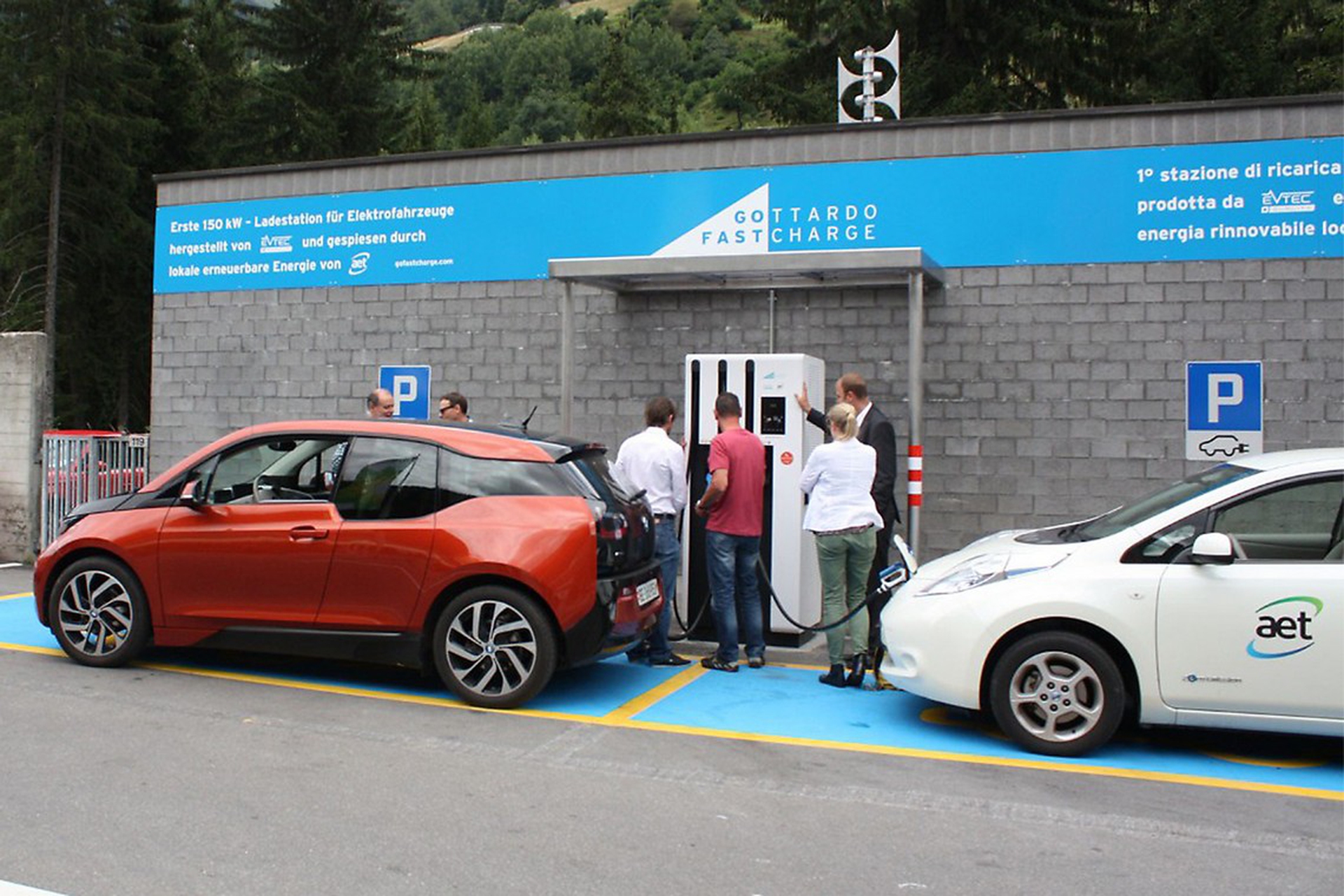 Debuttano in Svizzera le super colonnine di ricarica a energia rinnovabile