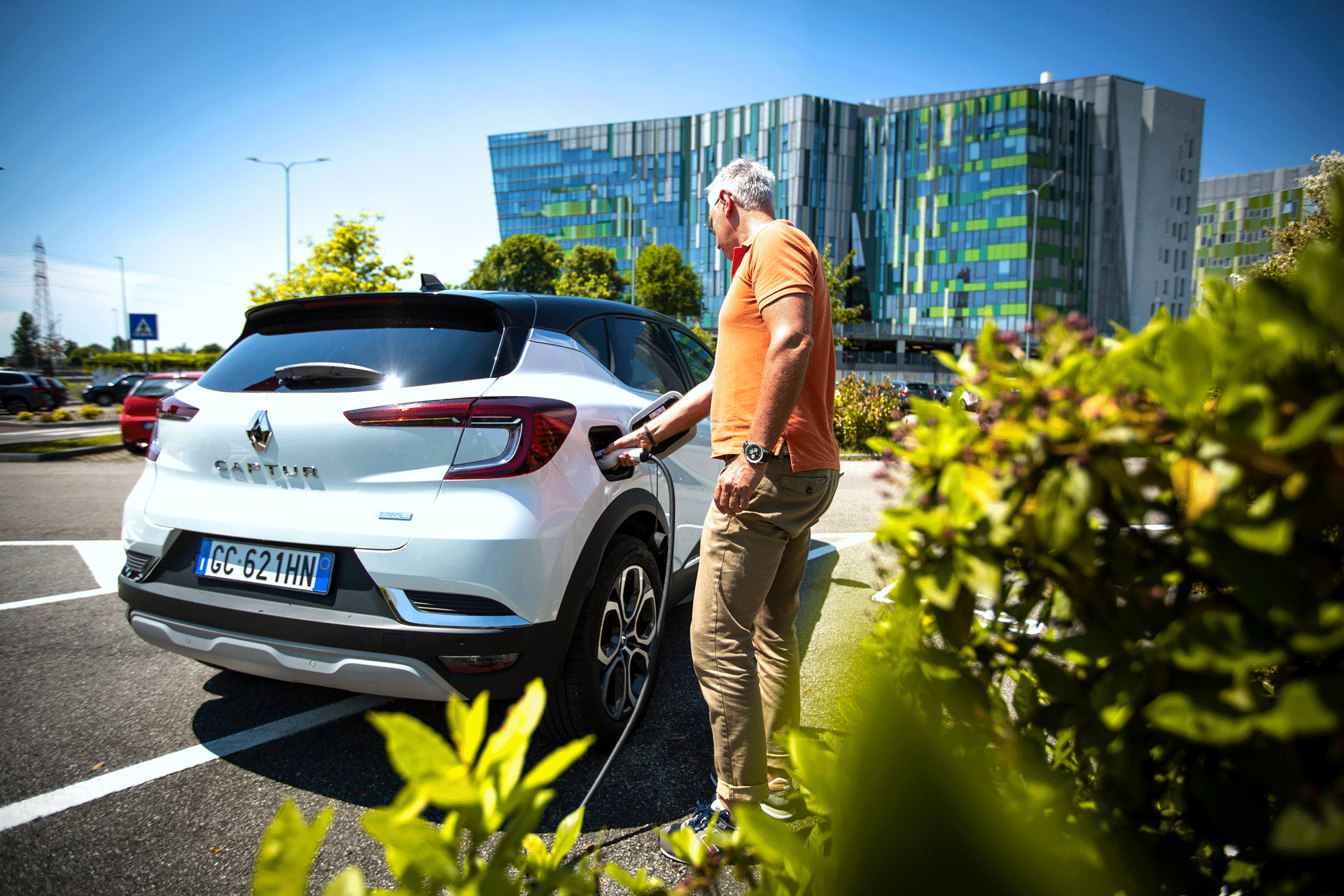Captur-plug-in-hybrid.9