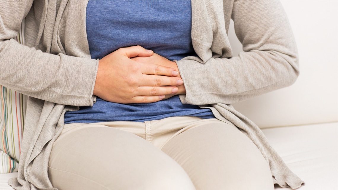 Sindrome del colon irritabile: sintomi, rimedi e cosa mangiare - LifeGate