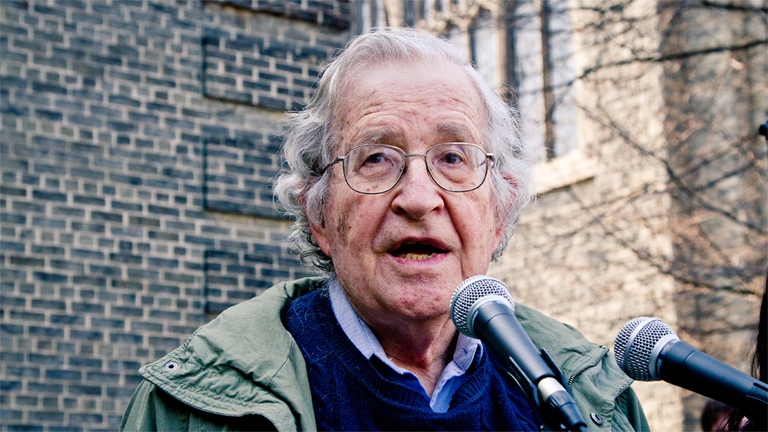 Noam Chomsky nel 2011