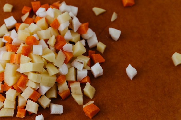 Insalata russa leggera con lo yogurt