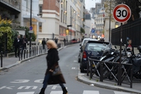 Parigi, la promessa del sindaco Anne Hidalgo: auto a 30 km/h in tutta la città