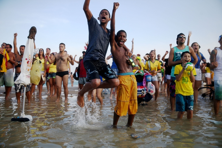 tifosi brasiliani esultano