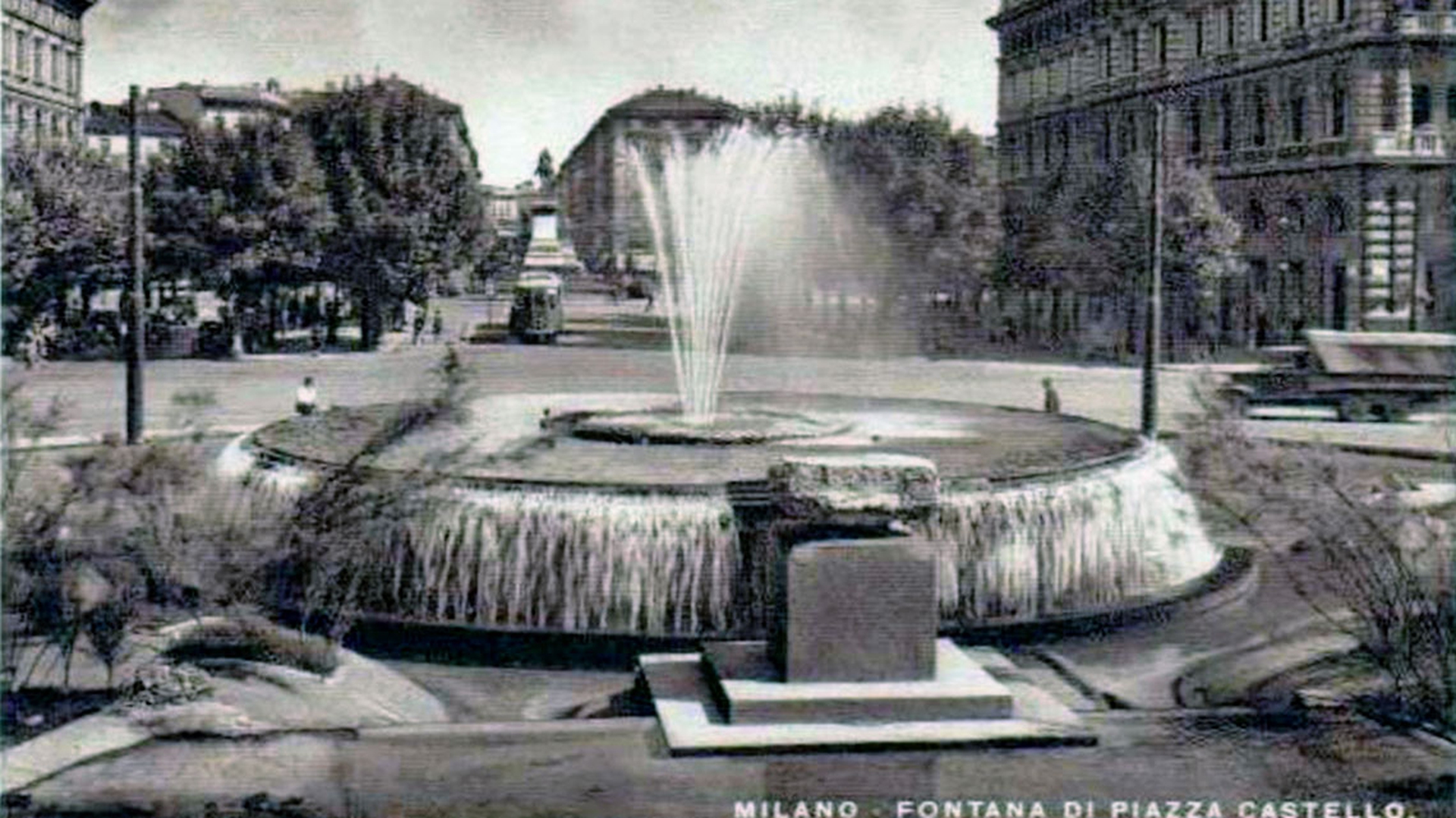 Piazze di Milano con gli alberi