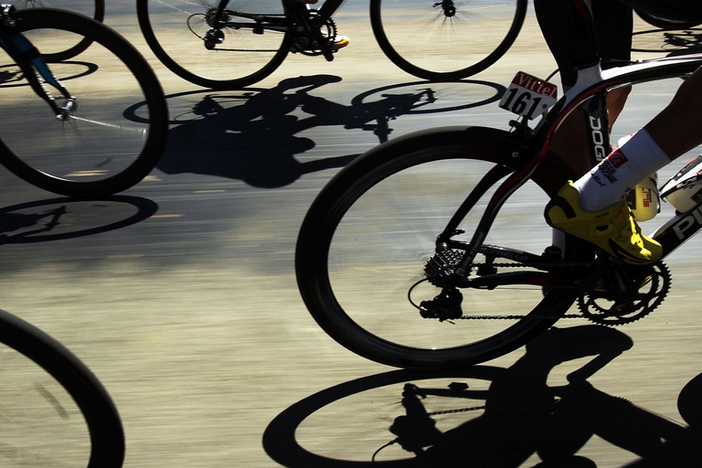 Tante bici in controluce