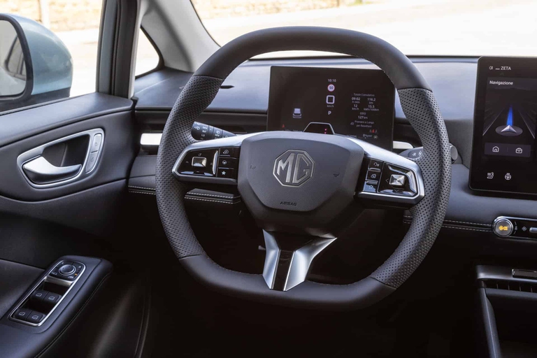 MG4, Urban, auto elettrica, test drive