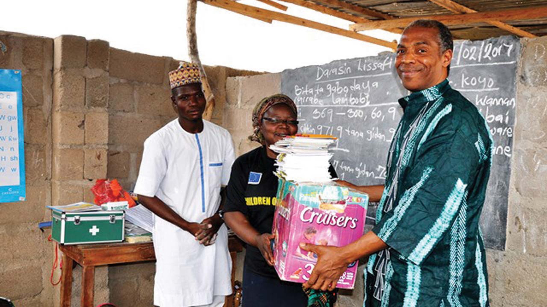 1-Femi-Kuti-donates-a-set-of-books-and-stationeries-to-the-Non-Formal-Learning-Centre-in-Rumde-Baru-community-in-Yola-North