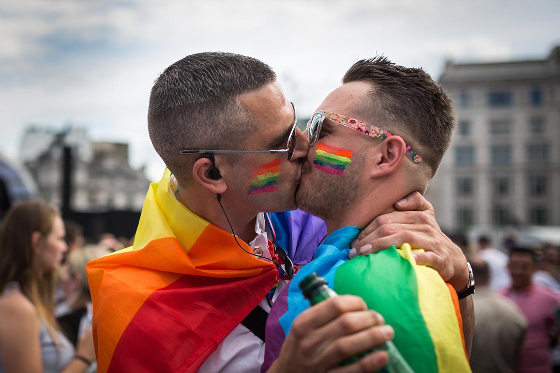 s-ai-matrimoni-gay-in-tutti-gli-stati-uniti-e-nel-mondo-si-festeggia