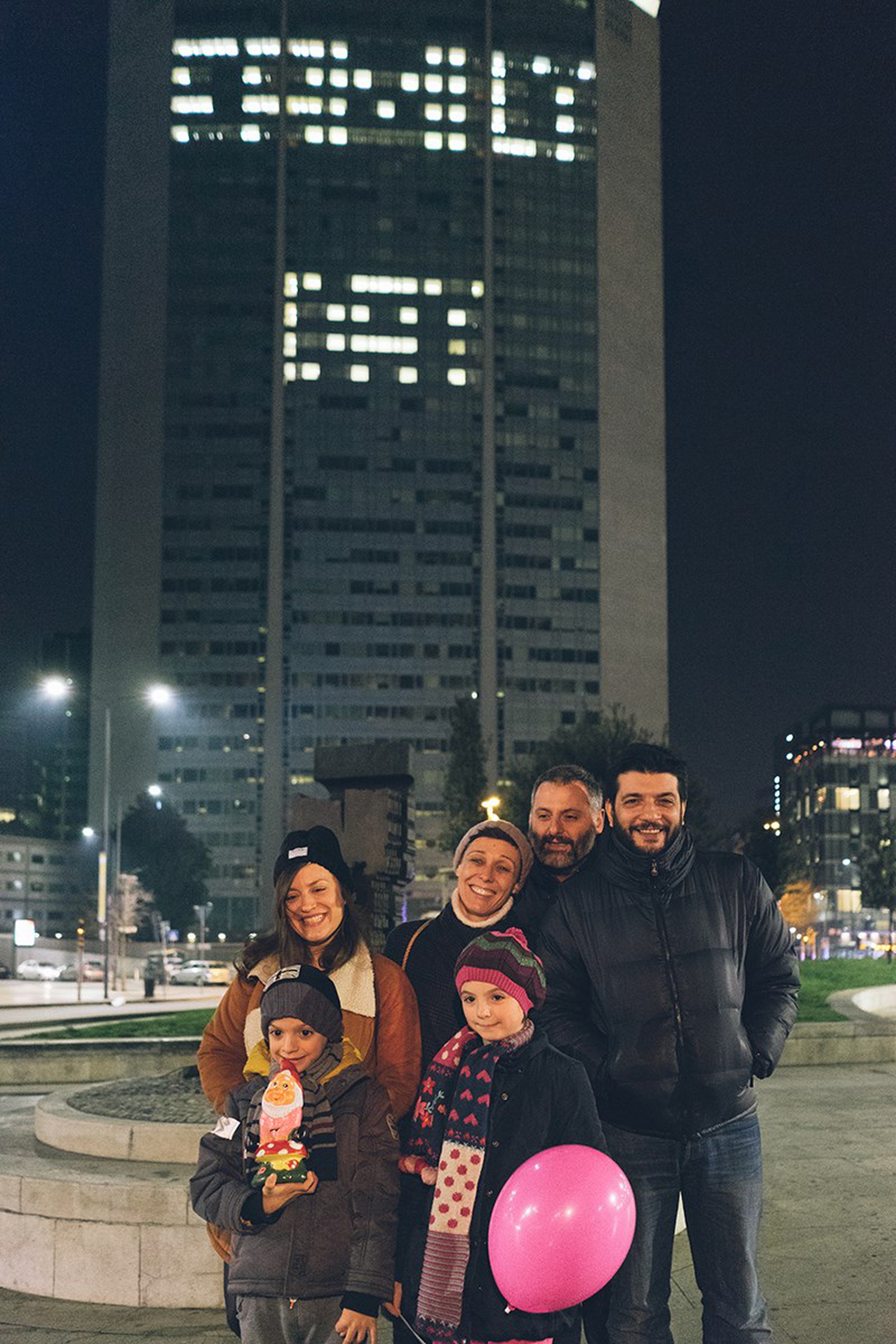 La storia del Pirellone, della scritta Family day e delle foto di Just families