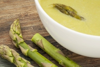 Zuppa d’asparagi e farro integrale: ecco come prepararla