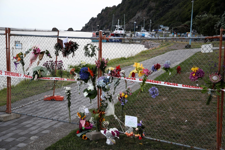 fiori ai cancelli di Whakatane vicino a white island in nuova zelanda