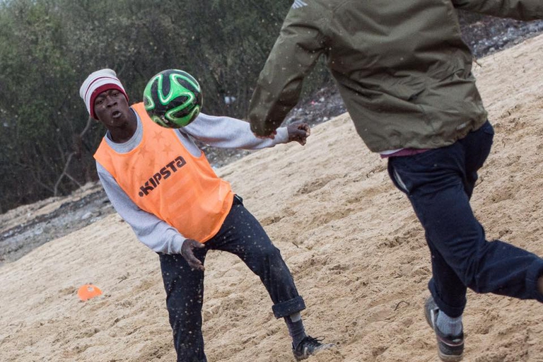 giungla jungle calais francia calcio migranti
