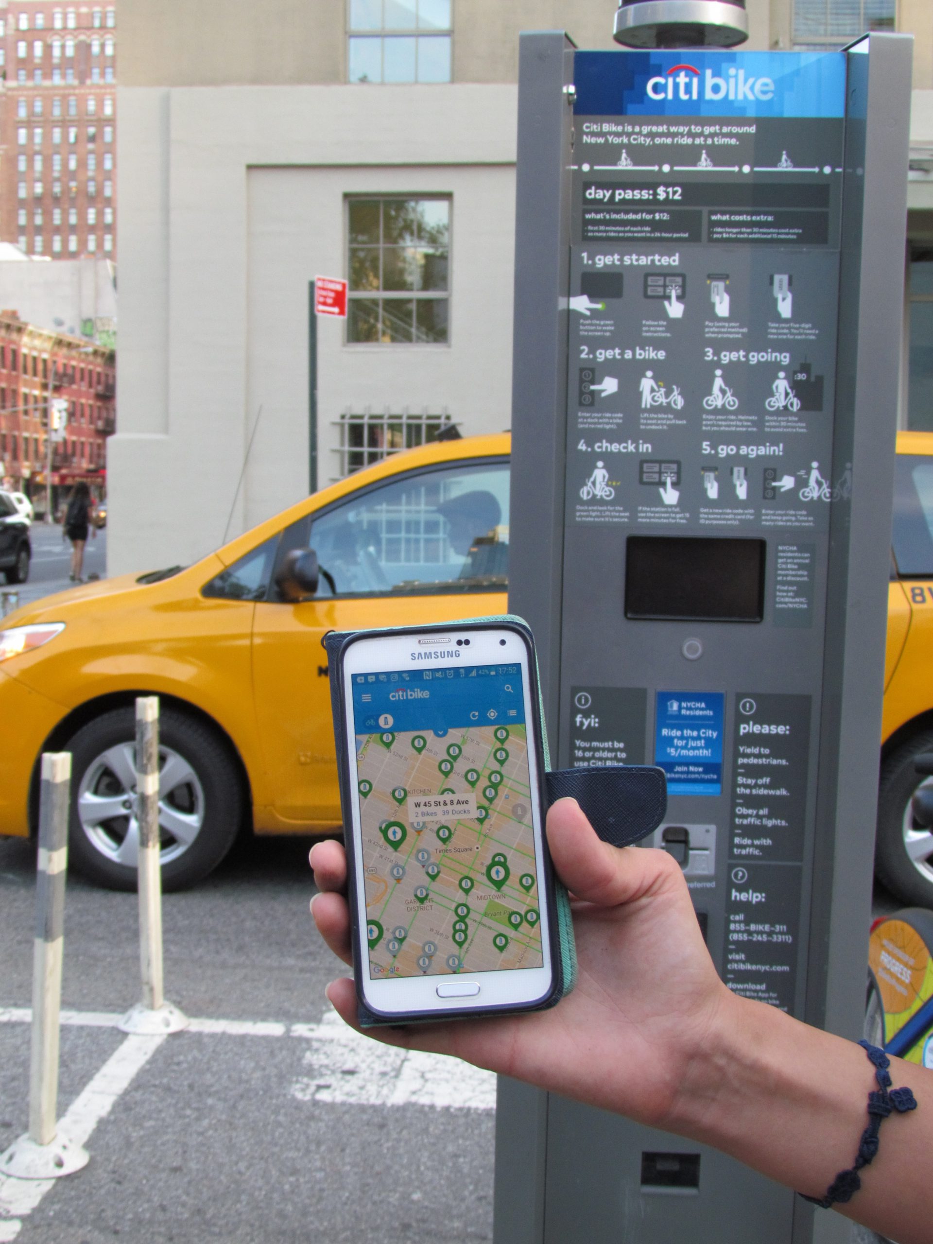 Veronica shows us how to use citi bike