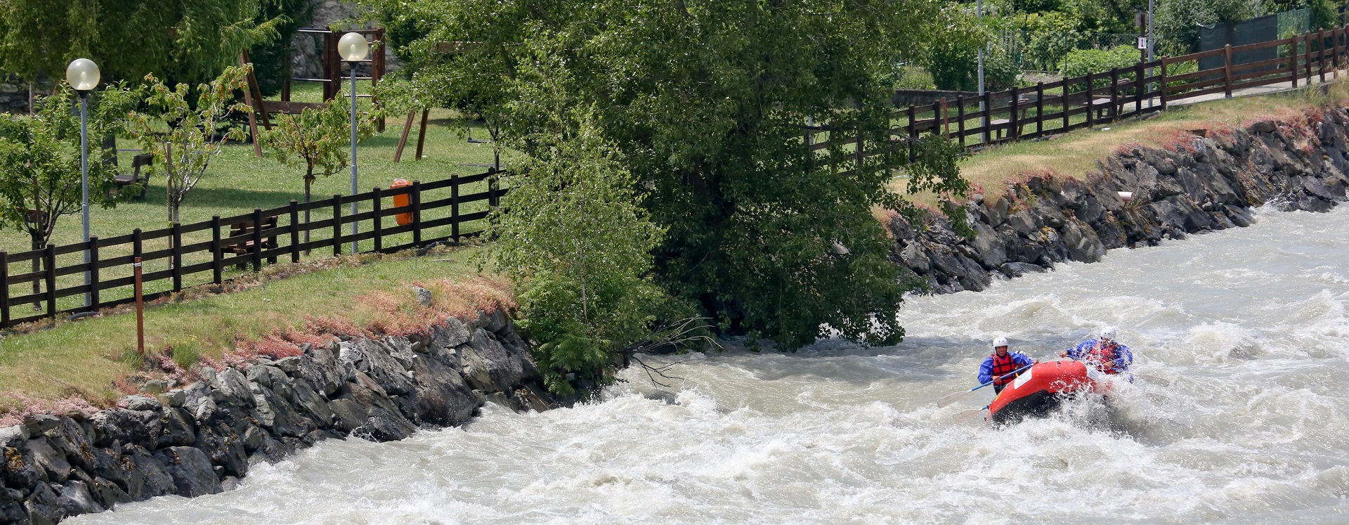 VALLE_D'AOSTA-Rafting_sulla_Dora_a_Villeneuve_(foto_Enrico_Romanzi)