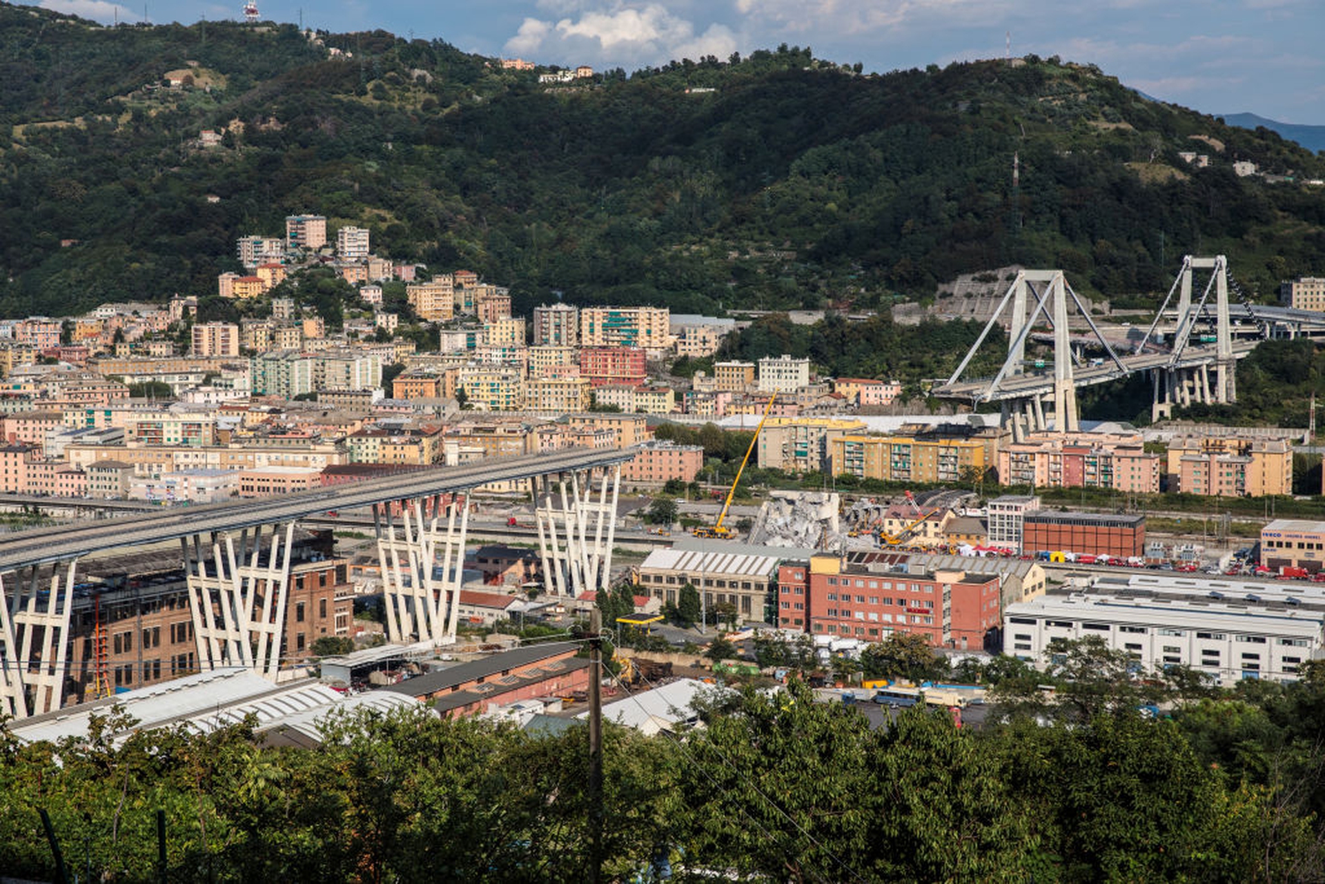 Quello che rimane del ponte Morandi a Genova