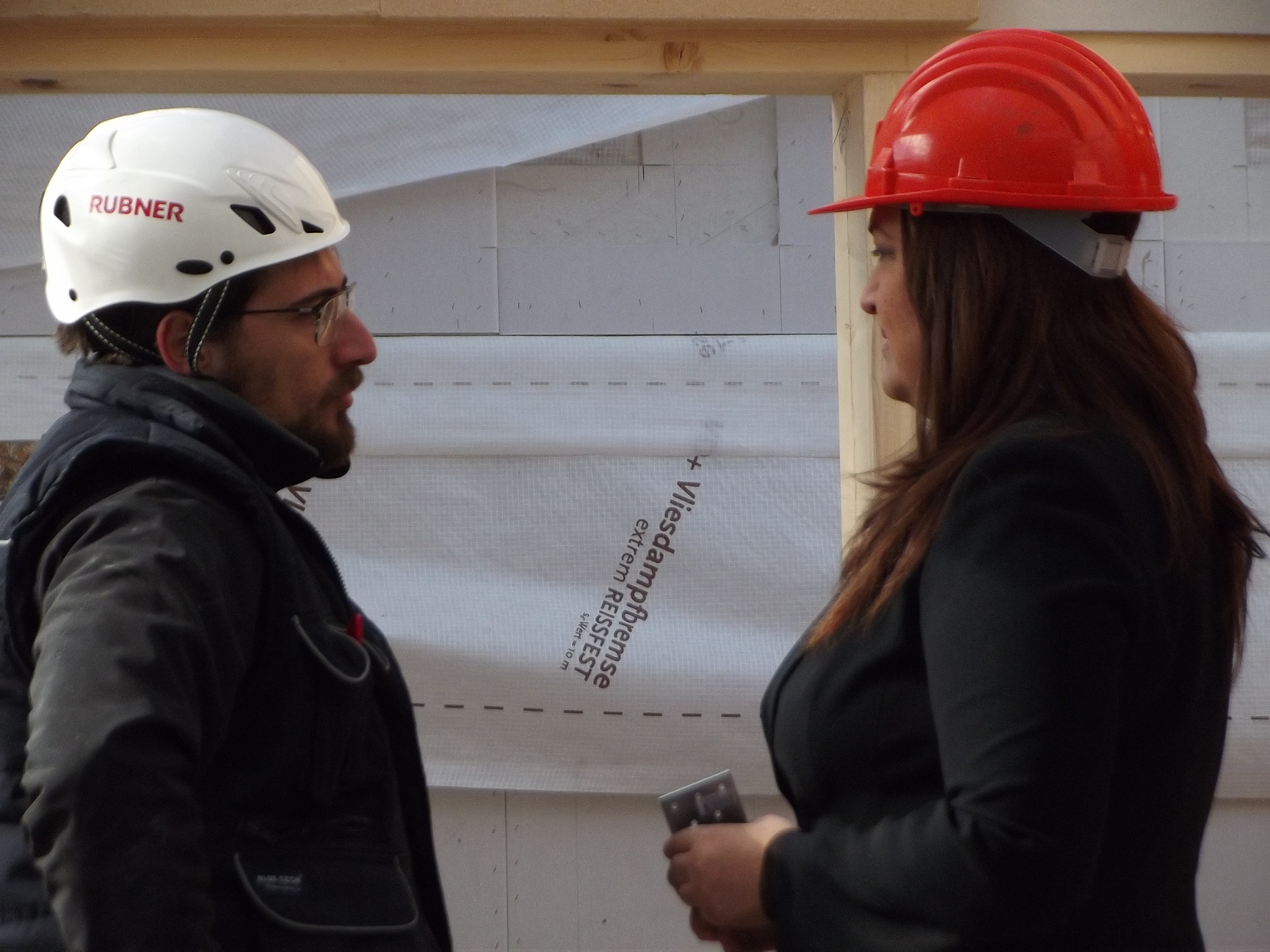 Ing. Ugo Carusi (supervisore progetto) a colloquio con l'ing. Salerno