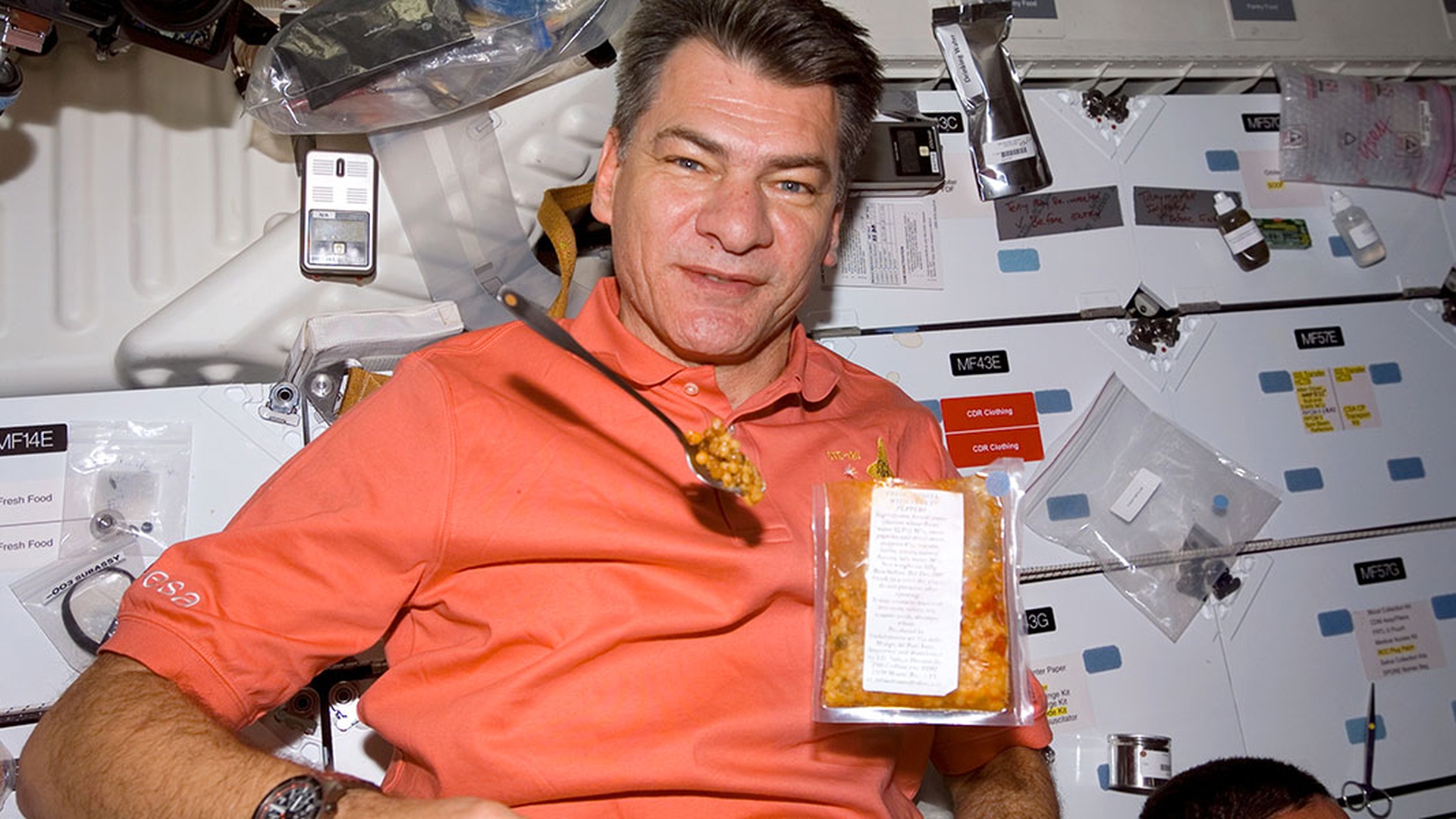 Cibo nello spazio. Dai cubetti dell'Apollo 13 ai legumi Slow Food di Samantha Cristoforetti