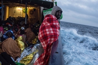 Nel 2021, morti o dispersi otto migranti al giorno nei mari attorno all’Europa