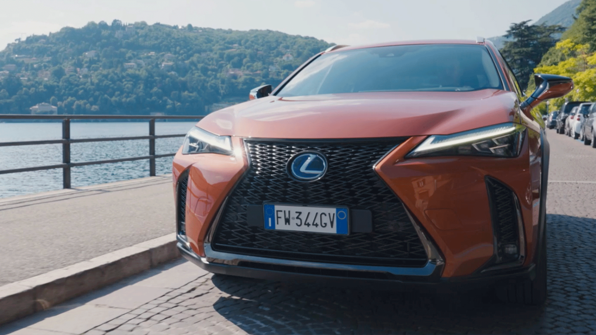 Lexus-Hybrid-UX-15